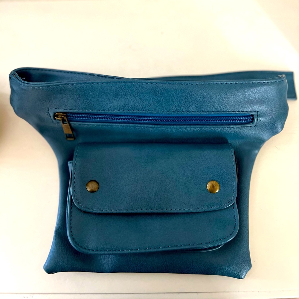 BADIYA | Blue belt bag/Fanny pack - lightly used